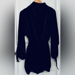 4SI3NNA Black Velvet Backless Dress